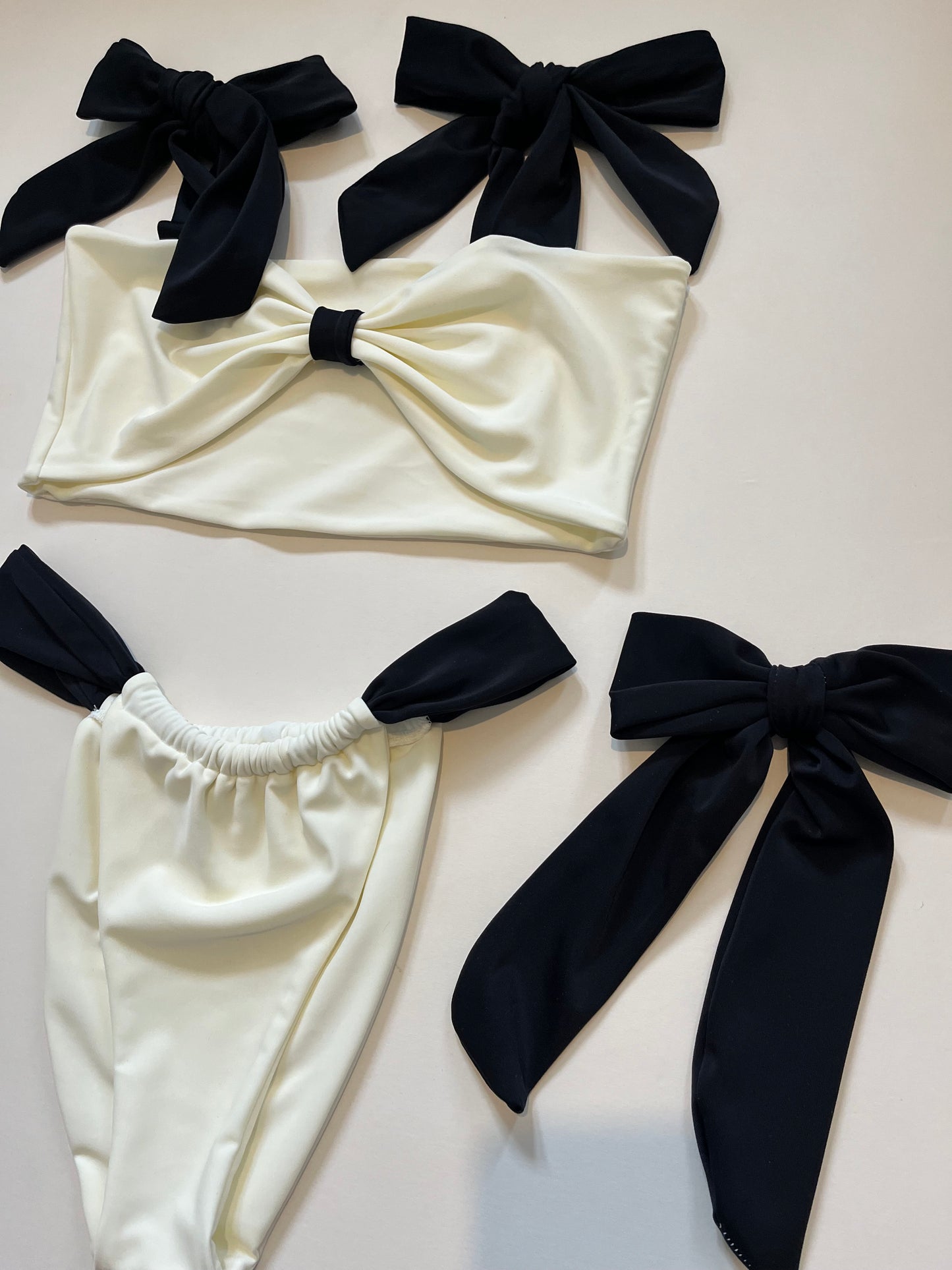 IVORY TIE BANDEAU CONTRAST SET