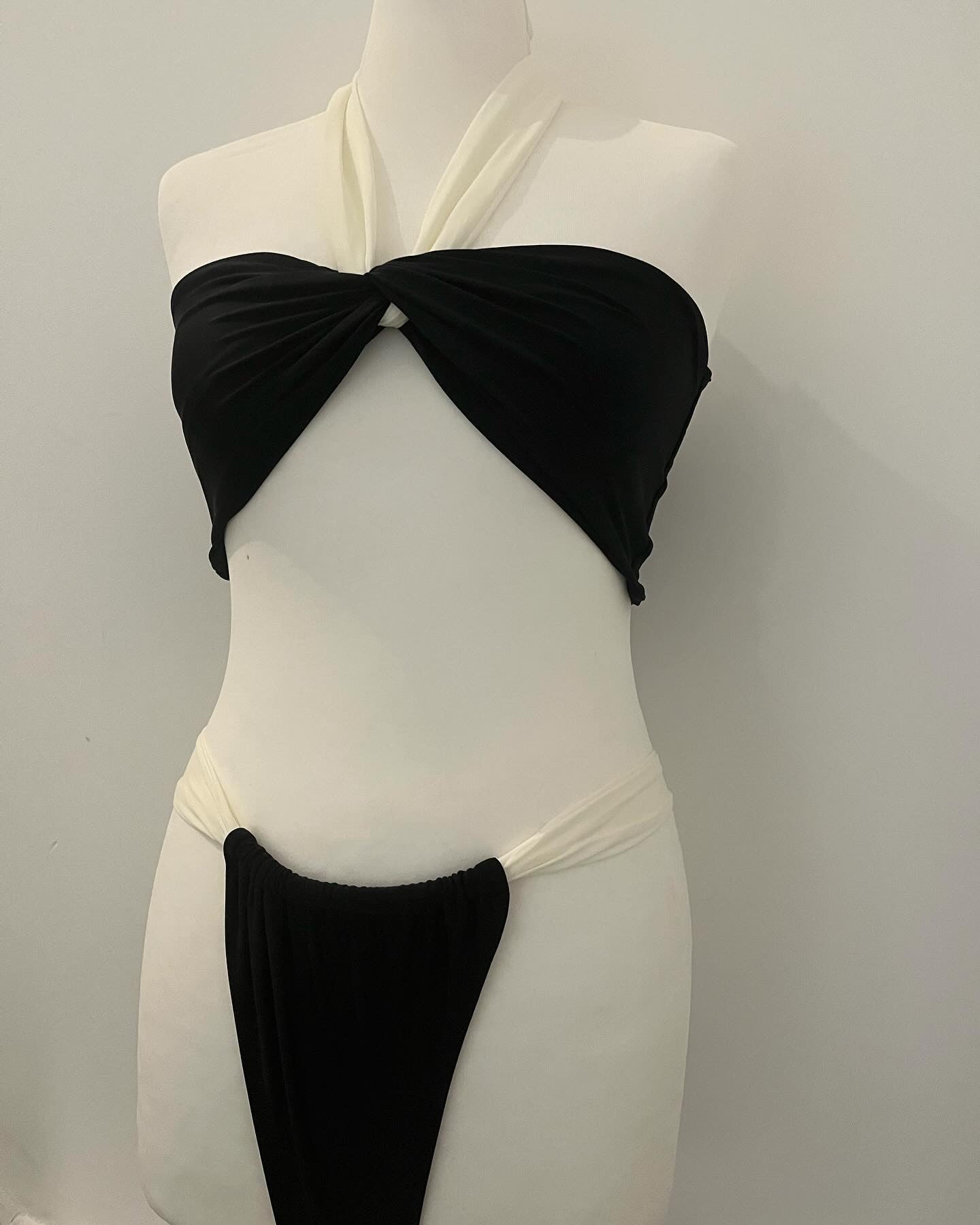 CONTRAST TWIST BANDEAU